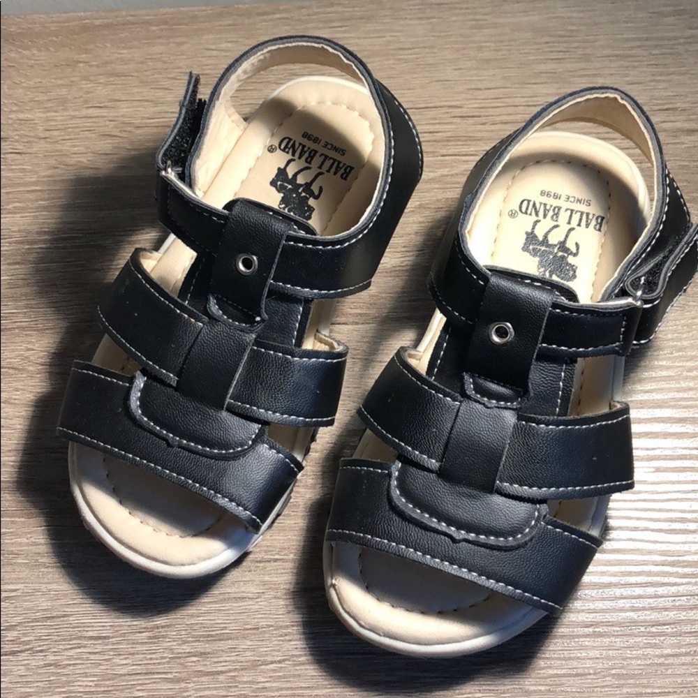 Summer chic sandals. Keep those tootsies cool!